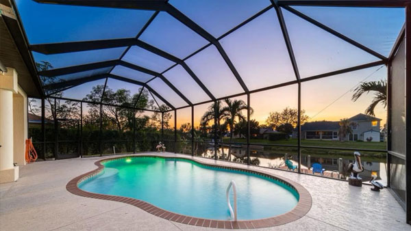 Discover Premier Vacation Homes with Private Pools and Scenic Waterfronts